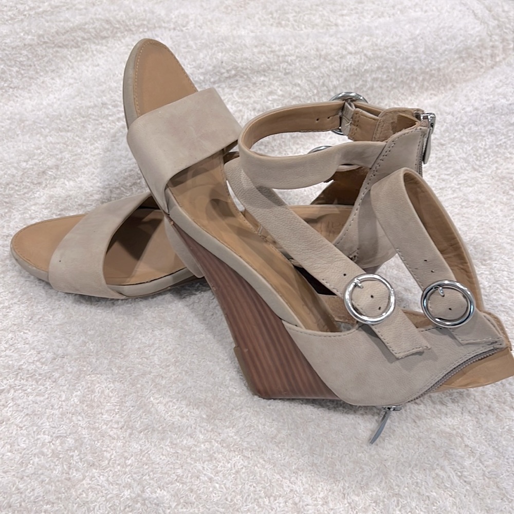 Wm. Size 10 Franco Sarto Taupe Sandals with Zipper Heals.